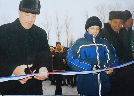 А.А. Кретов, Д.И. Димидов и юный житель села